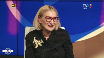 Play - Robin and the Backstabbers